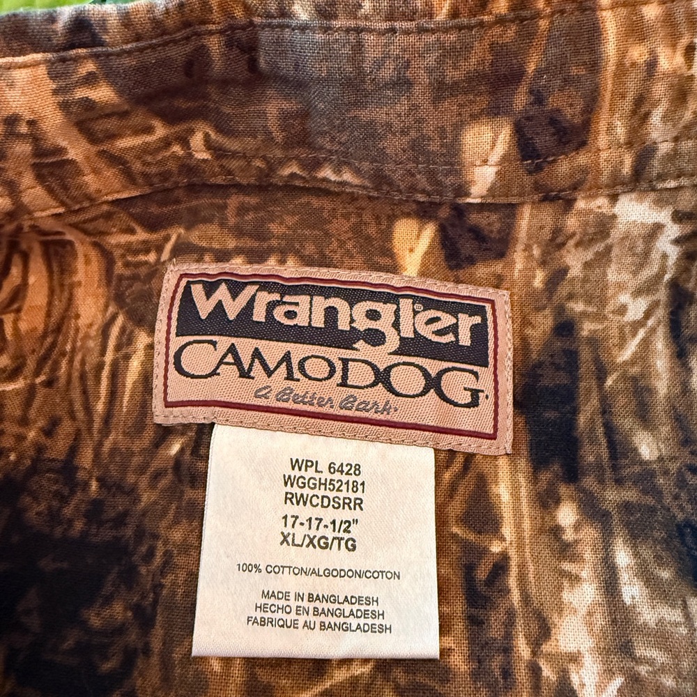 Wrangler Camodog Hunting Brown Ducks & Dog Patterned Button Down Shirt - Picture 9 of 10